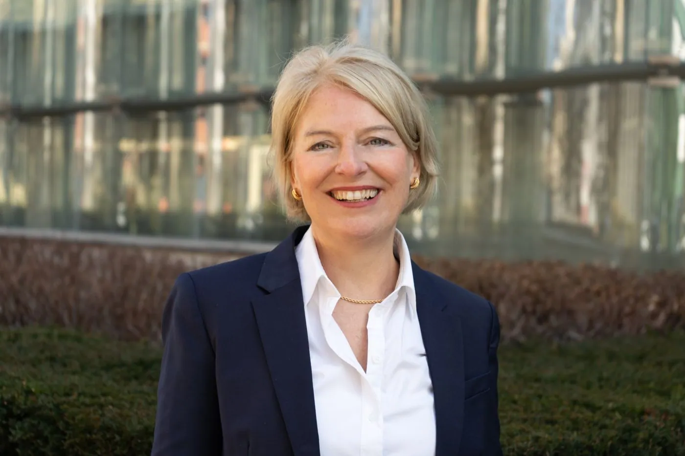 Porträt einer Frau im Blazer
